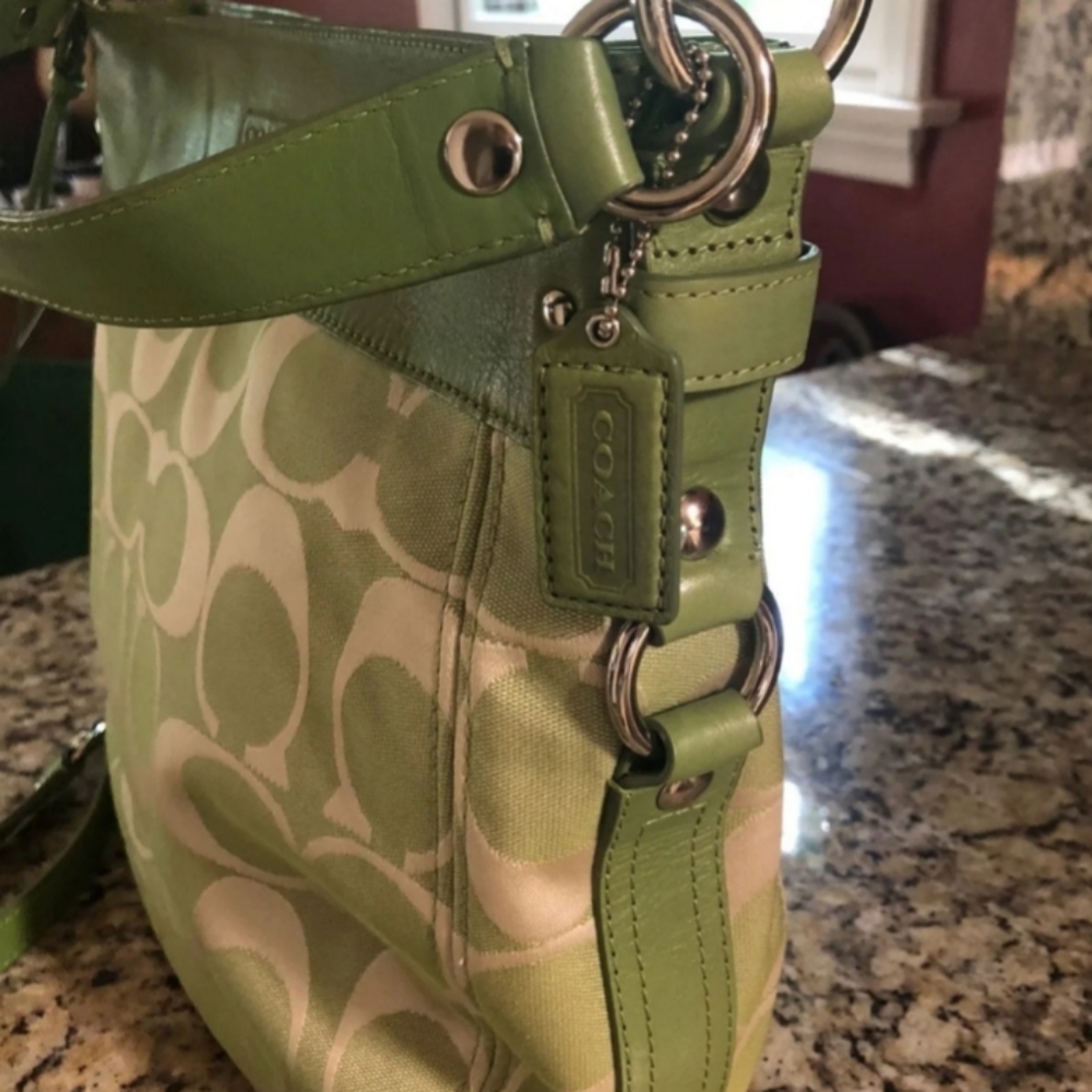 💢Sold💢 Coach Zoe Signature! - Picture 4 of 8